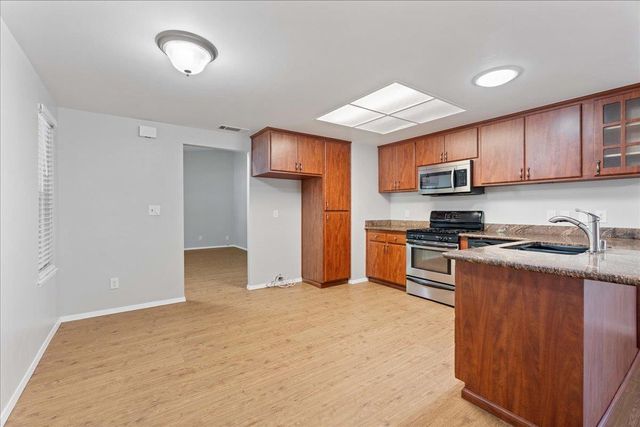 9648 Linda Rio Dr, Sacramento, CA 95827