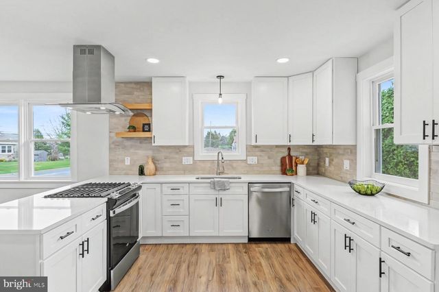 2050 GRAYSTONE RD, East Petersburg, PA 17520