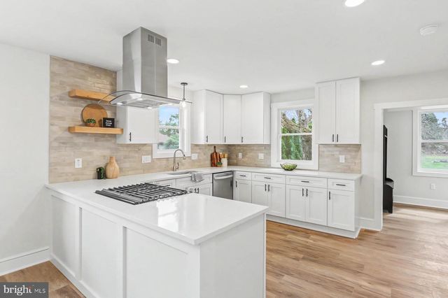 2050 GRAYSTONE RD, East Petersburg, PA 17520