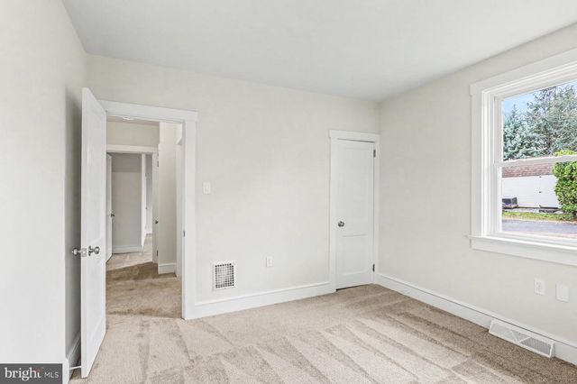 2050 GRAYSTONE RD, East Petersburg, PA 17520