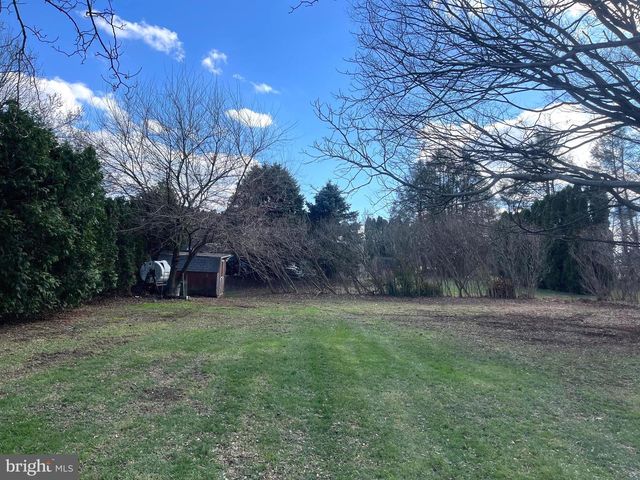 2050 GRAYSTONE RD, East Petersburg, PA 17520