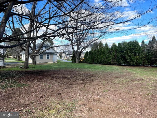 2050 GRAYSTONE RD, East Petersburg, PA 17520