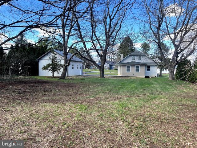 2050 GRAYSTONE RD, East Petersburg, PA 17520