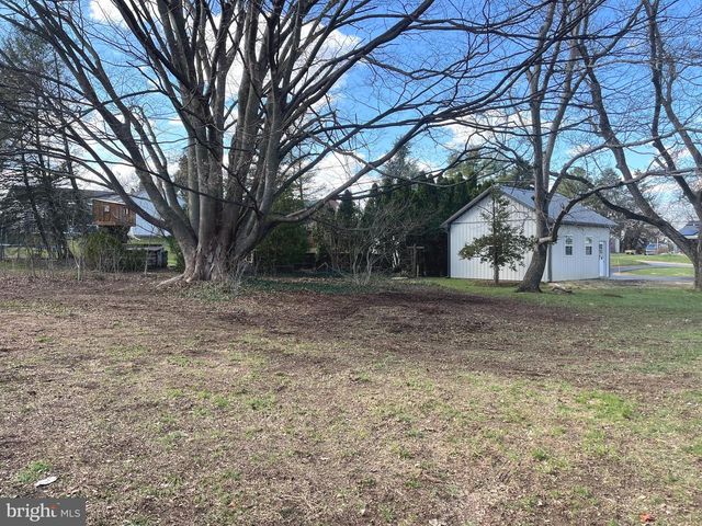 2050 GRAYSTONE RD, East Petersburg, PA 17520