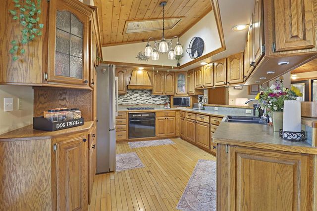 645 W Estate COURT, Elkhorn, WI 53121