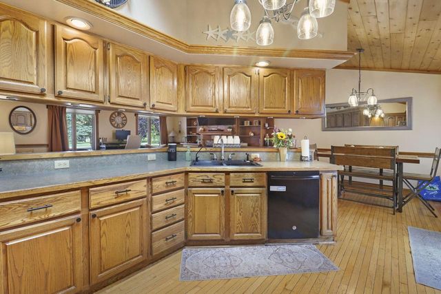 645 W Estate COURT, Elkhorn, WI 53121