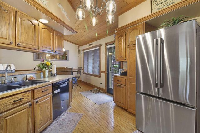 645 W Estate COURT, Elkhorn, WI 53121