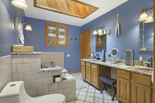 645 W Estate COURT, Elkhorn, WI 53121