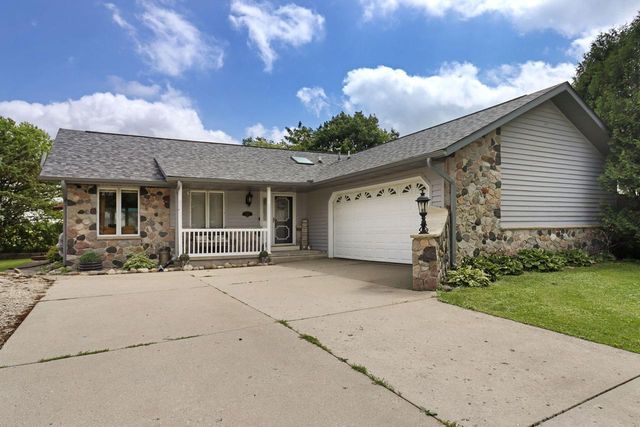 645 W Estate COURT, Elkhorn, WI 53121