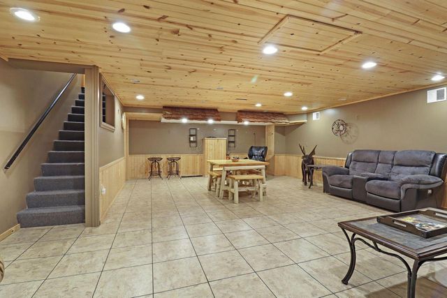 645 W Estate COURT, Elkhorn, WI 53121