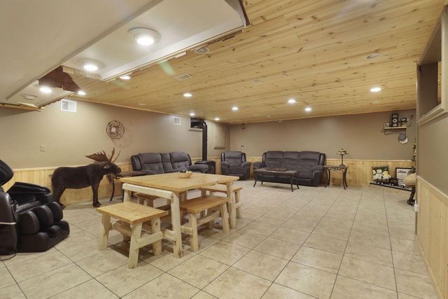 645 W Estate COURT, Elkhorn, WI 53121