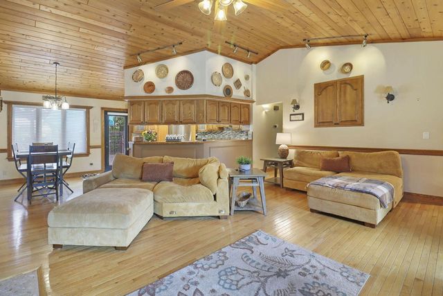645 W Estate COURT, Elkhorn, WI 53121