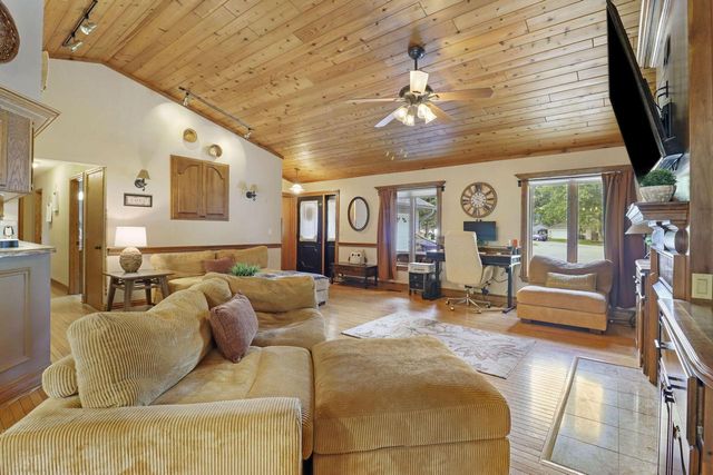 645 W Estate COURT, Elkhorn, WI 53121