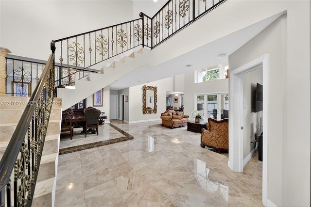 8560 NW 164th St, Miami Lakes, FL 33016