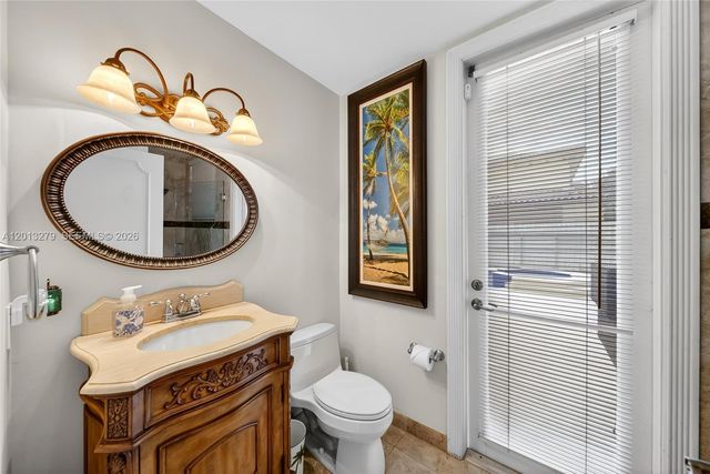 8560 NW 164th St, Miami Lakes, FL 33016