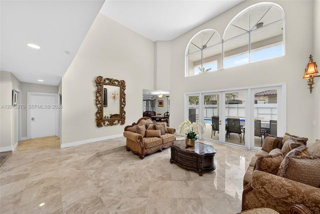 8560 NW 164th St, Miami Lakes, FL 33016