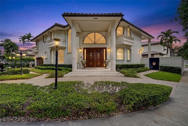8560 NW 164th St, Miami Lakes, FL 33016