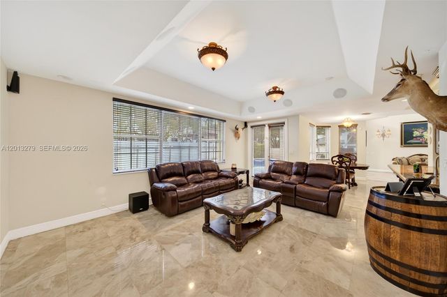 8560 NW 164th St, Miami Lakes, FL 33016
