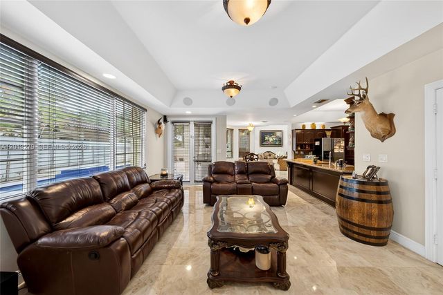 8560 NW 164th St, Miami Lakes, FL 33016