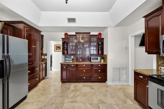 8560 NW 164th St, Miami Lakes, FL 33016