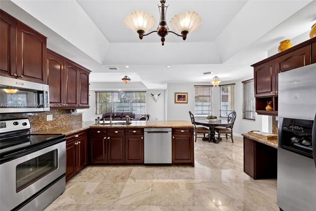 8560 NW 164th St, Miami Lakes, FL 33016