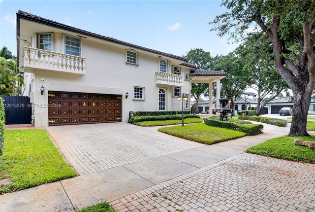 8560 NW 164th St, Miami Lakes, FL 33016