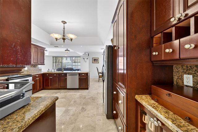 8560 NW 164th St, Miami Lakes, FL 33016