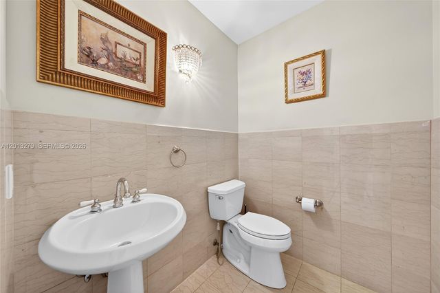 8560 NW 164th St, Miami Lakes, FL 33016