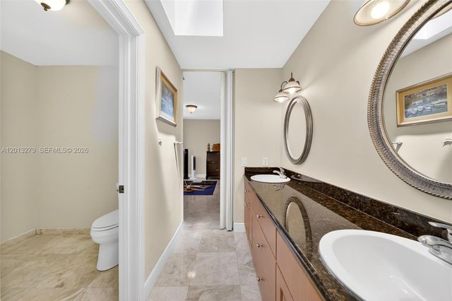 8560 NW 164th St, Miami Lakes, FL 33016