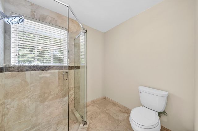 8560 NW 164th St, Miami Lakes, FL 33016