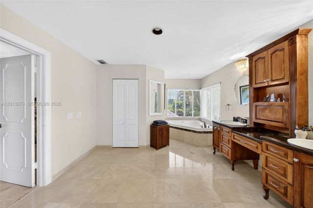 8560 NW 164th St, Miami Lakes, FL 33016