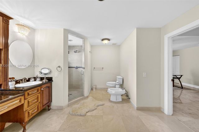 8560 NW 164th St, Miami Lakes, FL 33016