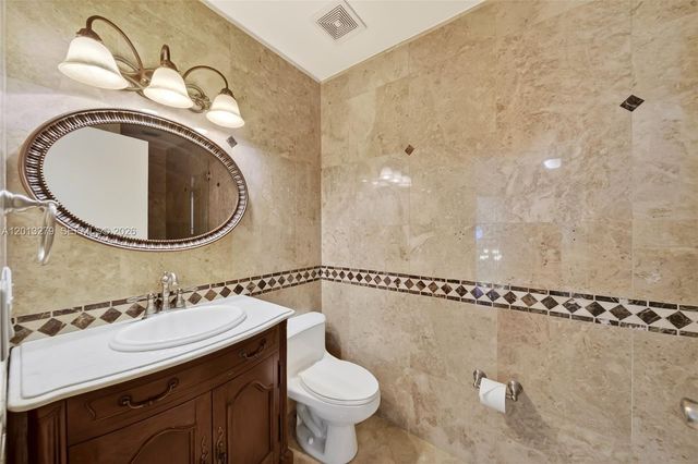 8560 NW 164th St, Miami Lakes, FL 33016