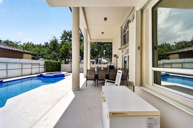 8560 NW 164th St, Miami Lakes, FL 33016
