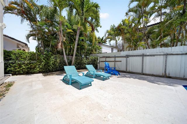 8560 NW 164th St, Miami Lakes, FL 33016