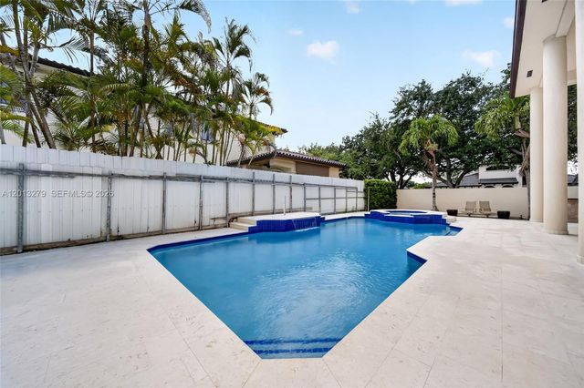 8560 NW 164th St, Miami Lakes, FL 33016