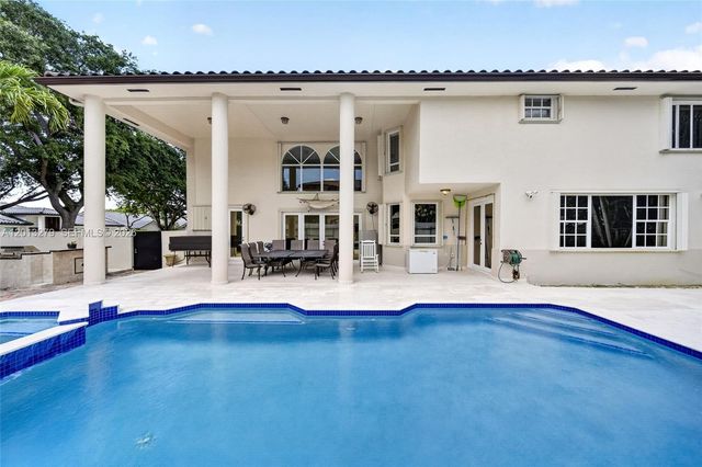 8560 NW 164th St, Miami Lakes, FL 33016