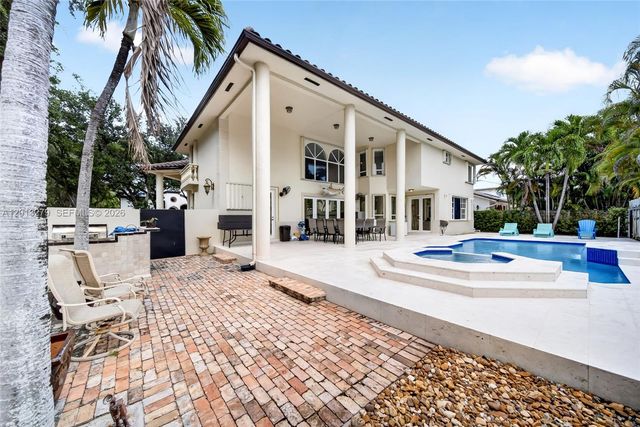 8560 NW 164th St, Miami Lakes, FL 33016