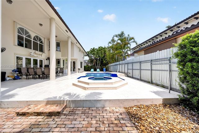 8560 NW 164th St, Miami Lakes, FL 33016