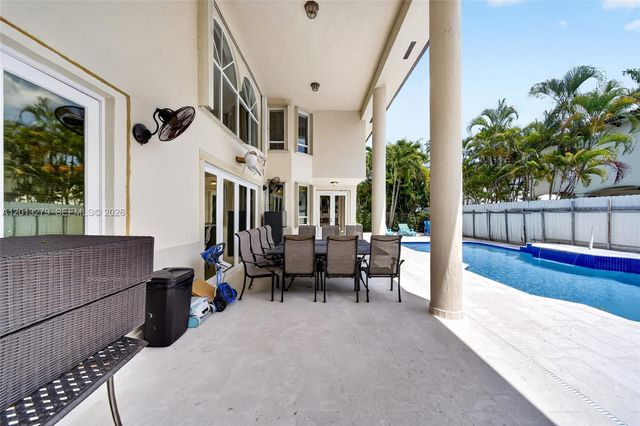 8560 NW 164th St, Miami Lakes, FL 33016