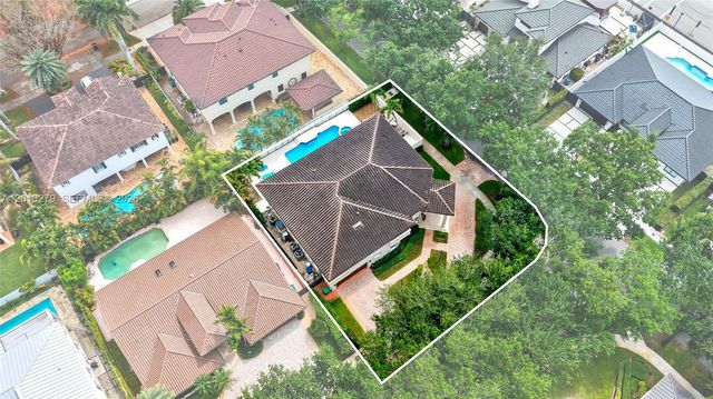8560 NW 164th St, Miami Lakes, FL 33016