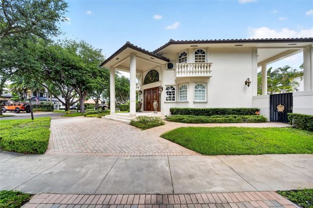 8560 NW 164th St, Miami Lakes, FL 33016