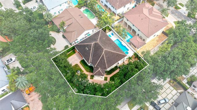 8560 NW 164th St, Miami Lakes, FL 33016