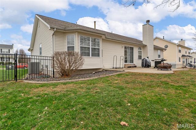 7 Cherokee Sunset Court, O'fallon, MO 63366