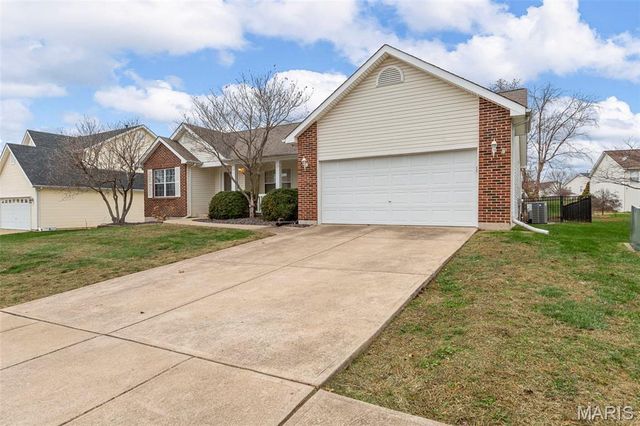 7 Cherokee Sunset Court, O'fallon, MO 63366