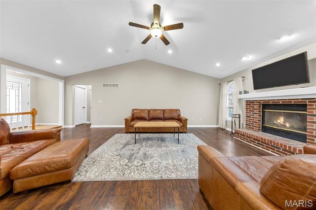 7 Cherokee Sunset Court, O'fallon, MO 63366