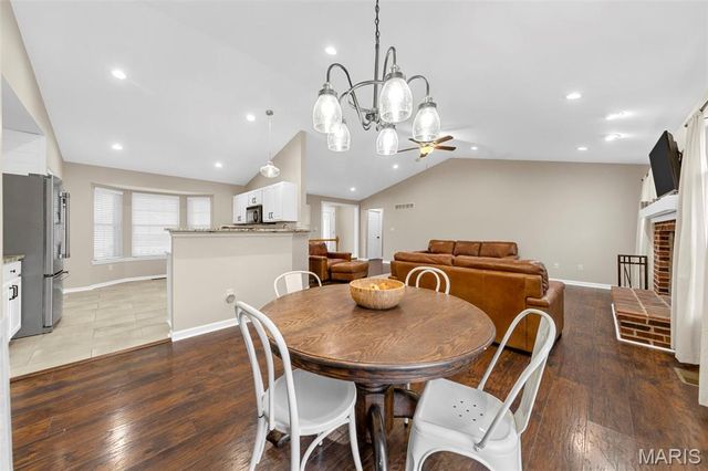 7 Cherokee Sunset Court, O'fallon, MO 63366