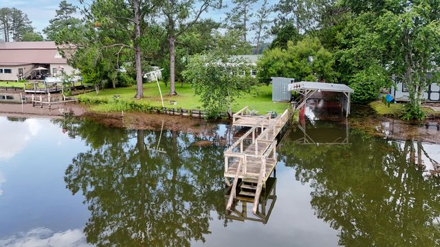 757 Paradise Island Drive, Defuniak Springs, FL 32433