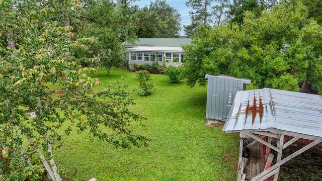 757 Paradise Island Drive, Defuniak Springs, FL 32433