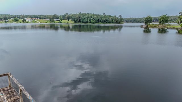 757 Paradise Island Drive, Defuniak Springs, FL 32433
